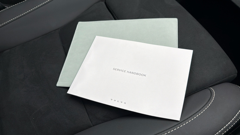 Volvo XC40 2.0 B4P Ultra Dark 5dr Auto Petrol Estate